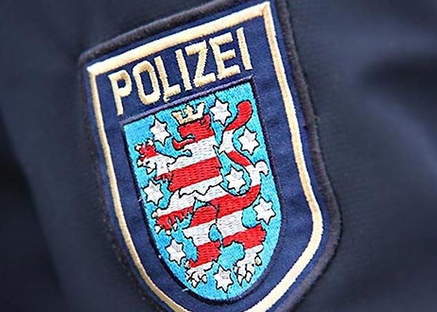 Die Polizei sucht derzeit einen Mann, der in Jena-Lobeda mehrere Ausländer bedroht hat.
