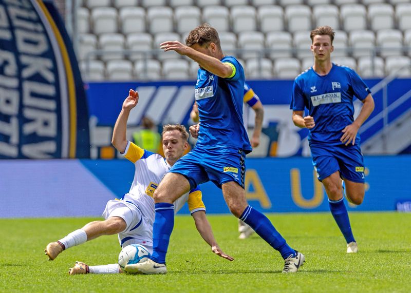 Jenas Justin Petermann verletzte sich im Spiel gegen Hertha Zehlendorf und wird länger ausfallen.