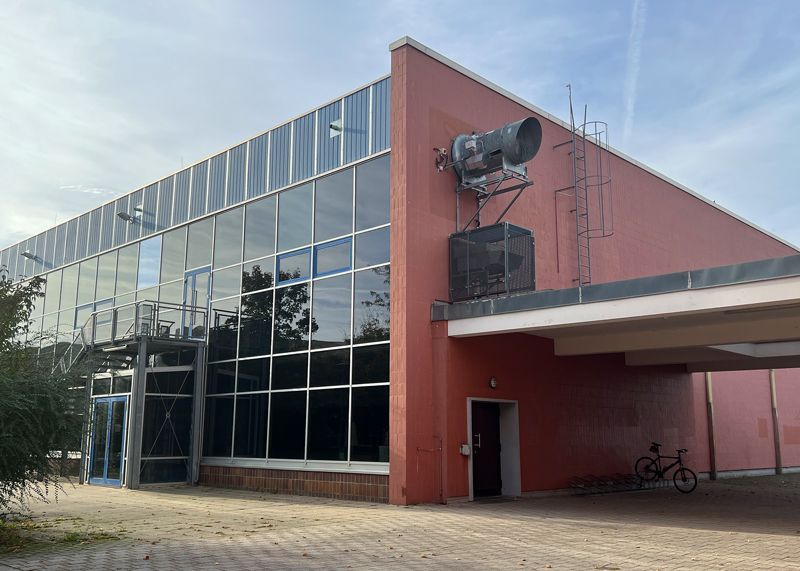 Der Sporthallenkomplex in Jena-Lobeda.