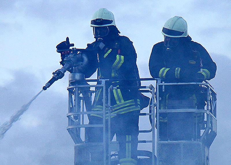 Ein Wohnungsbrand sorgte am Donnerstagabend für einen Großeinsatz der Feuerwehr Jena.