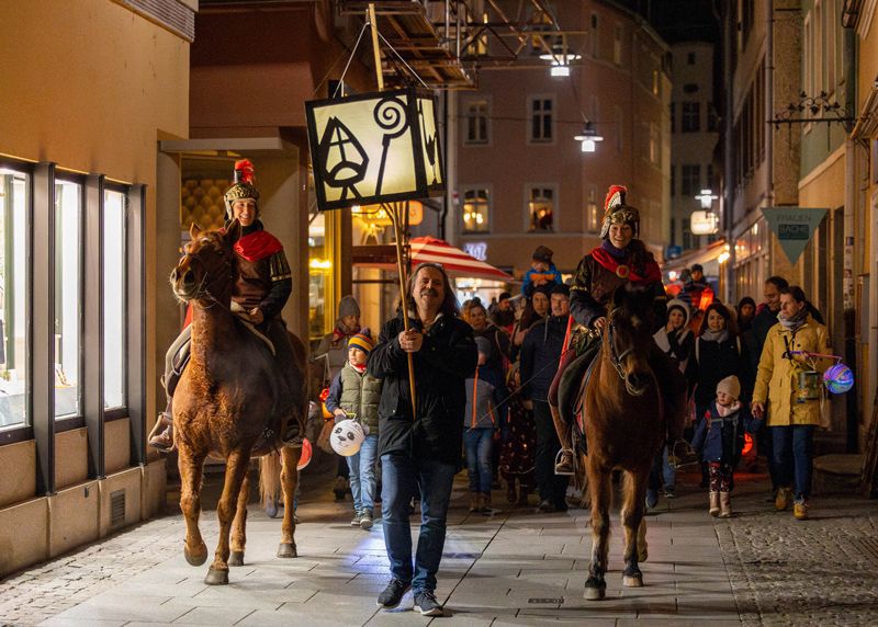 Der Laternenumzug am Sonntagabend begeisterte Kinder und Erwachsene in Jena.