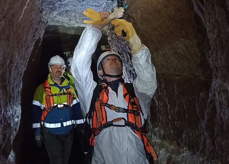 Marco Hüttig (l.) und Filmproduzent Uwe Germar im Schietrumpftunnel bei den Dreharbeiten.